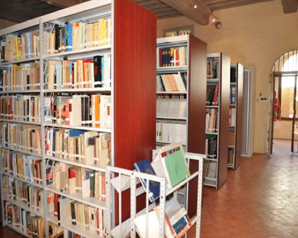 La bibliothèque du Centre de Documentation des Français d'Algérie à Perpignan