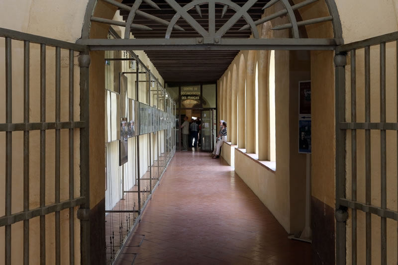 Entrée du Centre national de Documentation Des Français d'Algérie